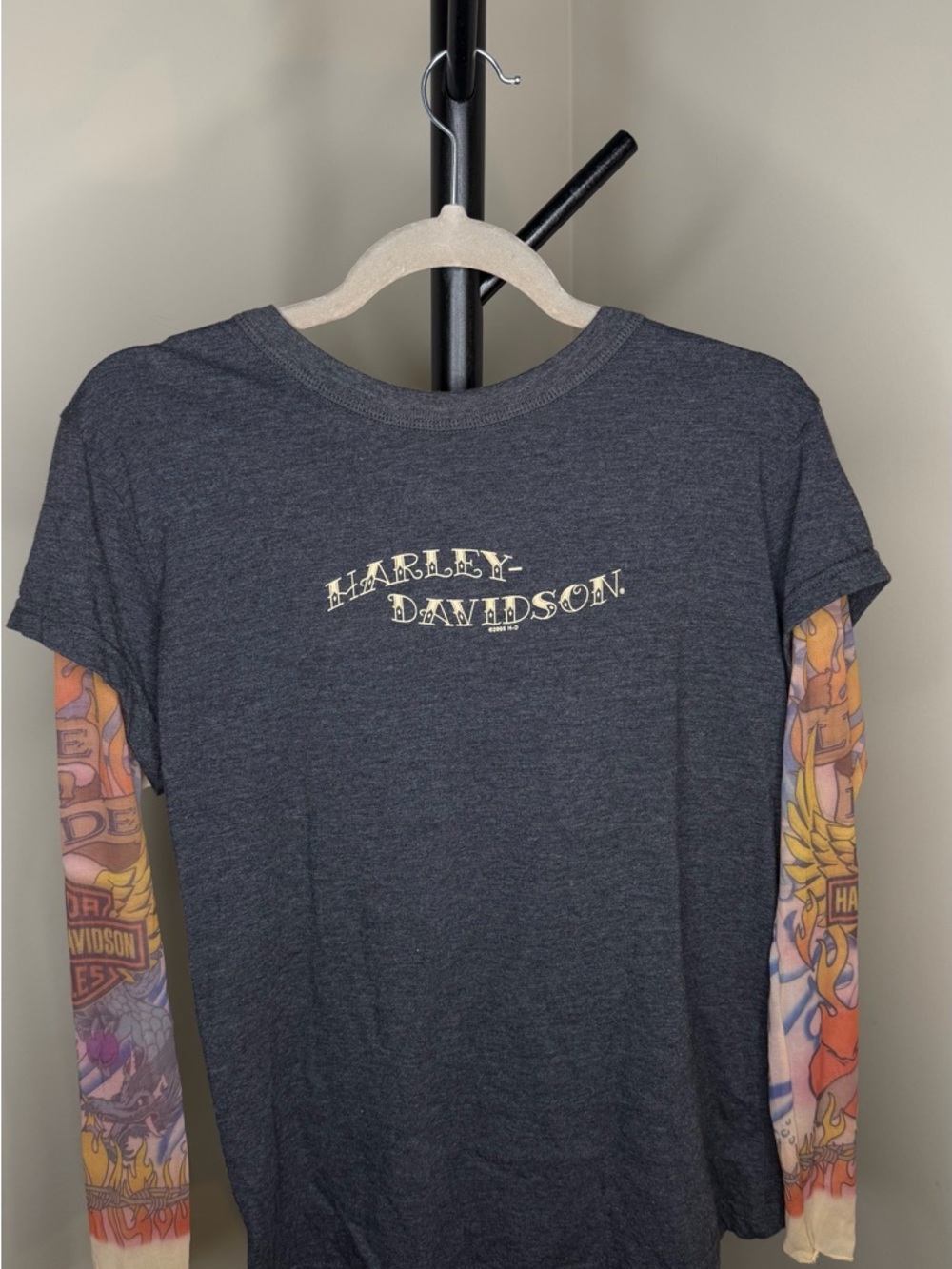 2003 Y2K Harley-Davidson Dark Gray Graphic Tee with Tattoo Sleeve Detail